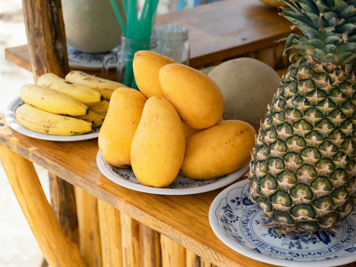 Papeete au petit matin — marché et roulottes