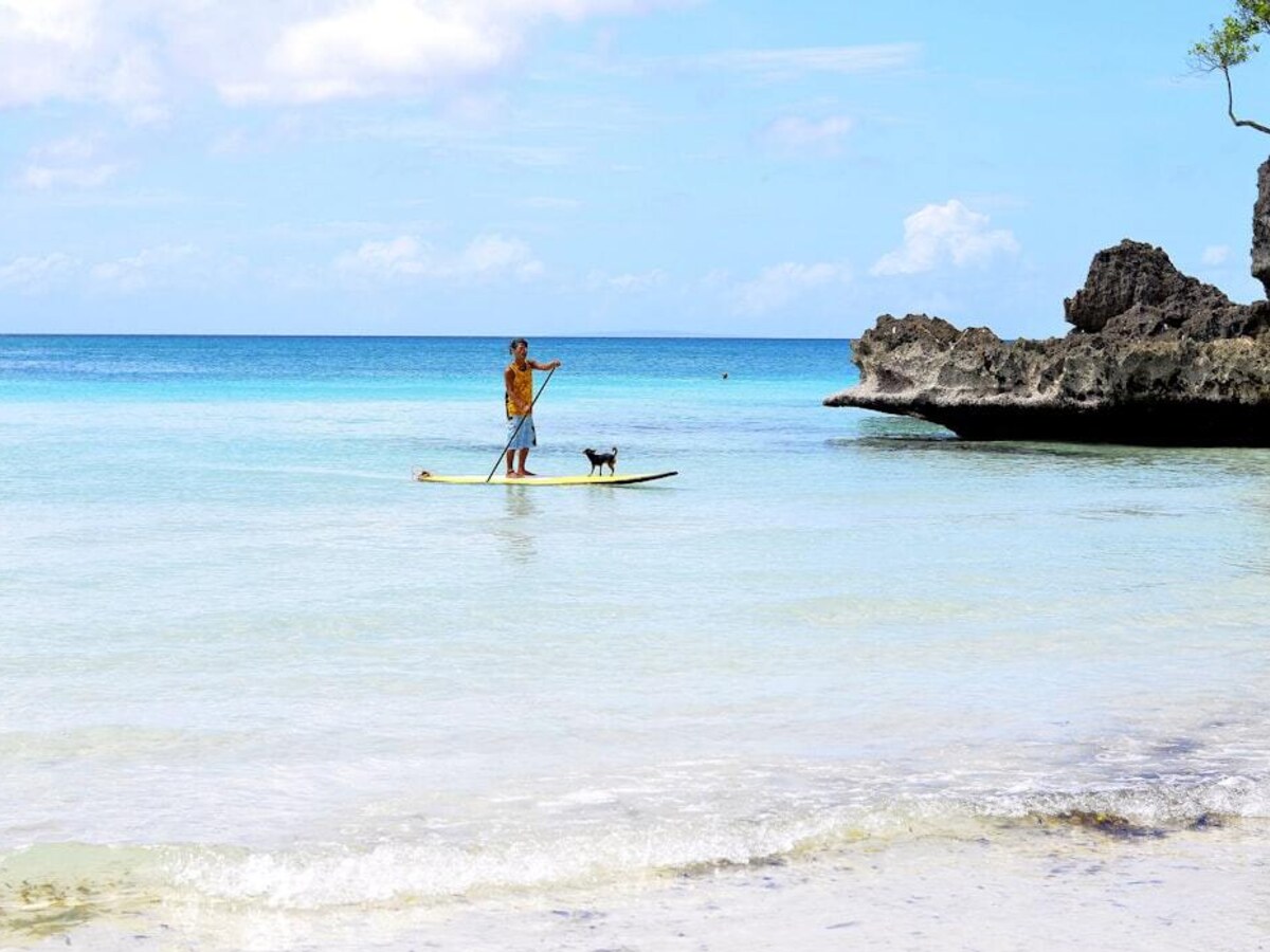 Inflatable stand-up paddleboard