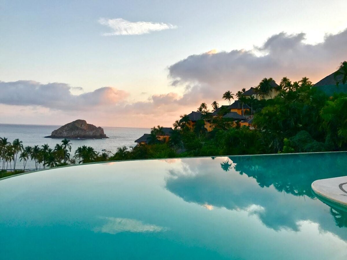 Family villa, Mount Rotui view
